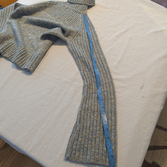 Cozy Y2K Turtleneck Sweater medium - Picture 5 of 7